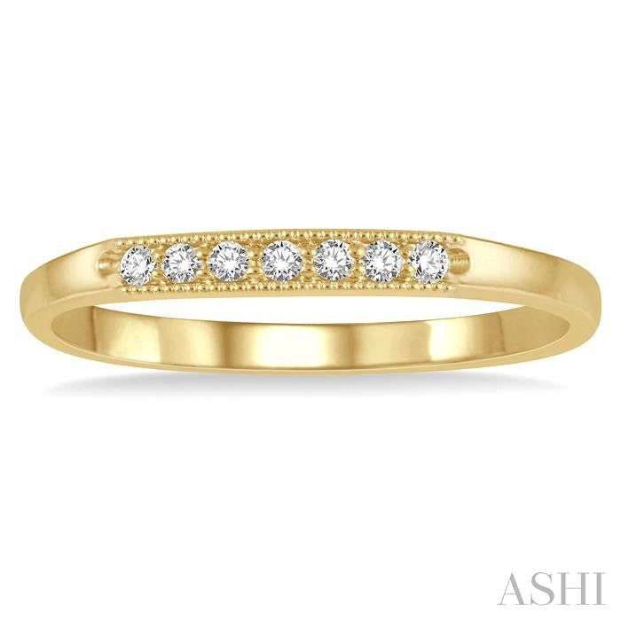 1/10 Ctw 7 Stone Round Cut Diamond Wedding Band in 14K Yellow Gold