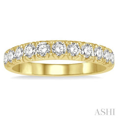 3/4 Ctw 11 Stone Round Cut Diamond Wedding Band in 14K Yellow Gold