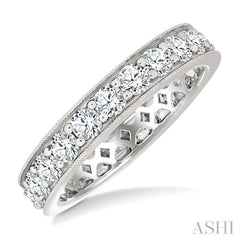 2 Ctw Round Cut Diamond Eternity Wedding Band in 14K White Gold
