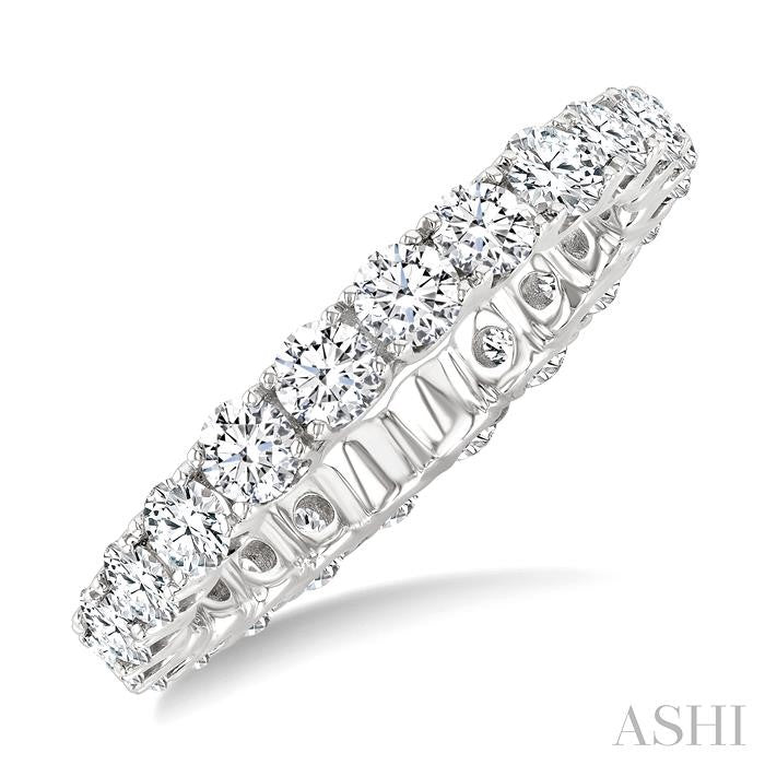 2 Ctw Round Cut Diamond Eternity Wedding Band in 14K White Gold