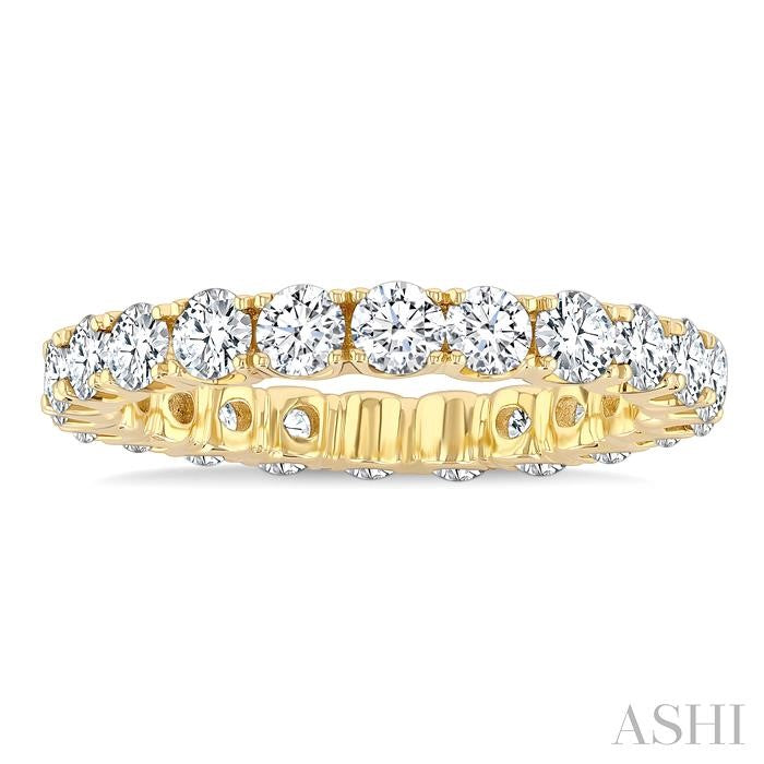 2 Ctw Round Cut Diamond Eternity Wedding Band in 14K Yellow Gold