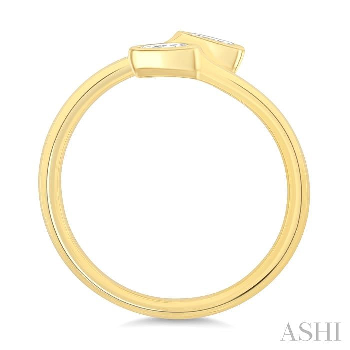 1/5 Ctw Split Single Coil Bezel Set Octagon Cut Diamond Open Fashion Ring in 14K Yellow Gold