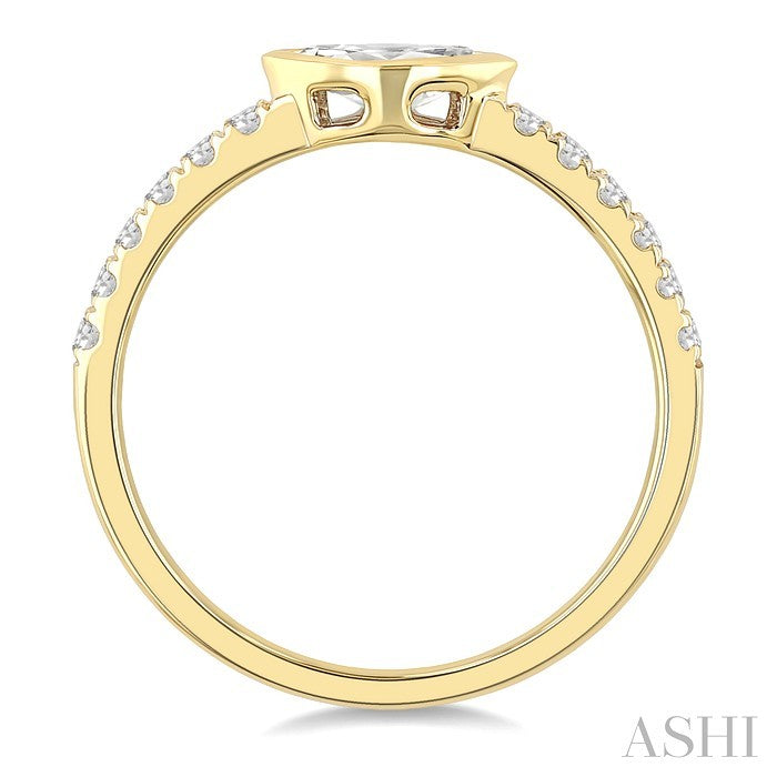 1/2 Ctw East-West Marquise Cut and Round Cut Diamond Ring in 14K Yellow Gold