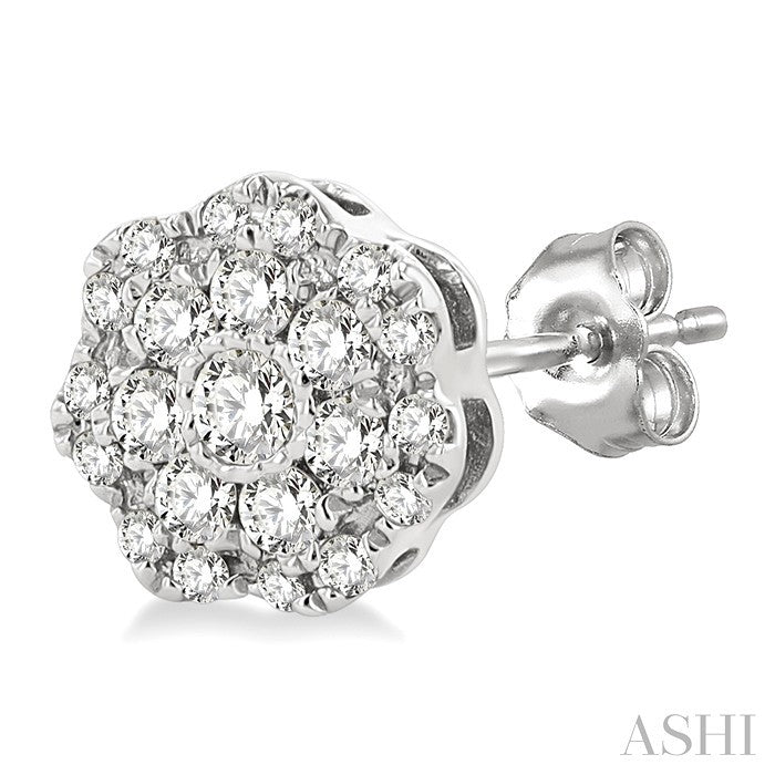 1/4 Ctw Flower Pattern Round Cut Diamond Fashion Stud Earrings in 14K White Gold