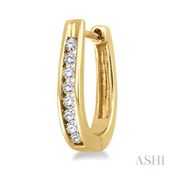 1/4 Ctw Round Cut Diamond Hoop Earrings in 14K Yellow Gold