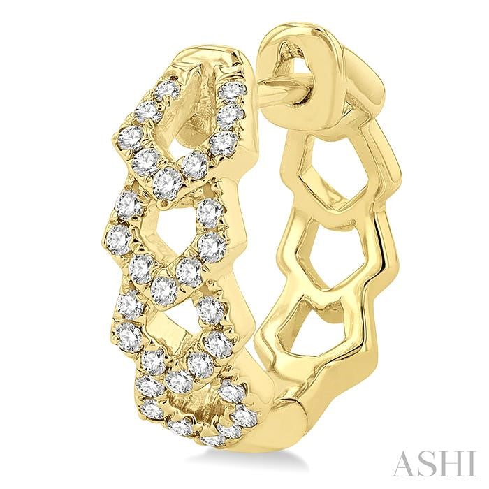 1/4 Ctw Petite Geometric Link Round Cut Diamond Fashion Huggies in 10K Yellow Gold