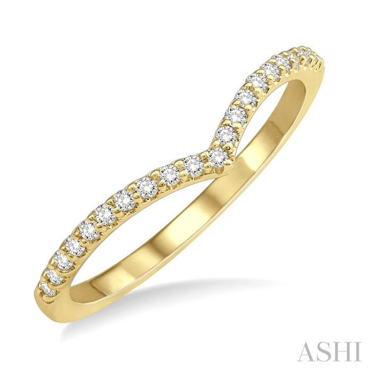 1/10 Ctw Chevron Center Round Cut Diamond Wedding Band in 14K Yellow Gold