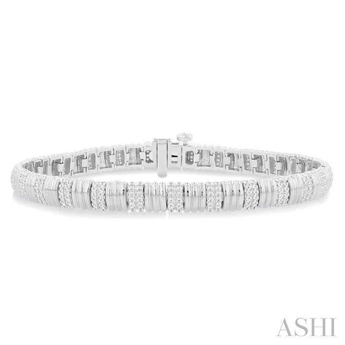 3/4 Ctw Ribbed Round Cut Diamond Fashion Bracelet in 14K White Gold