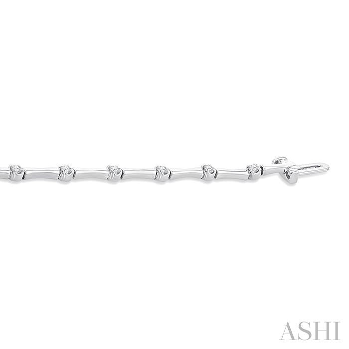 1/2 Ctw Bamboo Internodes Round Cut Diamond Fashion Bracelet in 14K White Gold