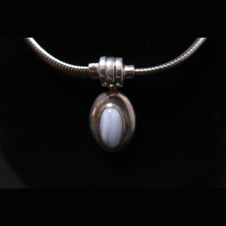 Joseph Esposito blue lace agate snap necklace
