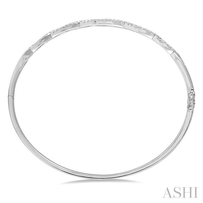 3/4 Ctw Open Infinity Round Cut Diamond Fashion Bangle in 14K White Gold