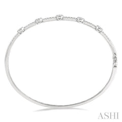 3/4 Ctw Lovebright Round Cut Diamond Bangle in 14K White Gold