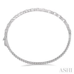 1/2 Ctw Round & Heart Shape Mount Stackable Diamond Bangle in 14K White Gold