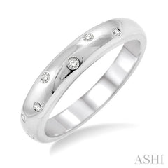 1/20 Ctw Round Cut Diamond Wedding band in Sterling Silver