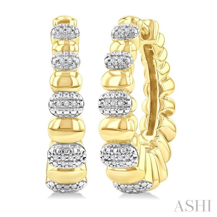 1/10 Ctw Bold Puffed Pod Rib Round Cut Diamond Fashion Hoop Earring in Yellow Gold Vermeil