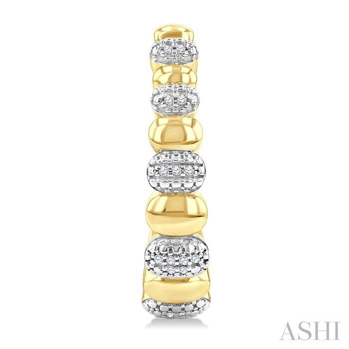 1/10 Ctw Bold Puffed Pod Rib Round Cut Diamond Fashion Hoop Earring in Yellow Gold Vermeil