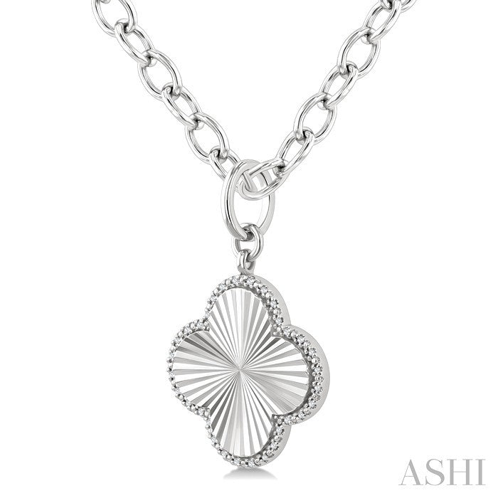 1/10 Ctw Clover Fluted Medallion Round Cut Diamond Pendant With Chain in Sterling Silver