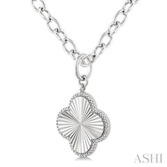 1/10 Ctw Clover Fluted Medallion Round Cut Diamond Pendant With Chain in Sterling Silver