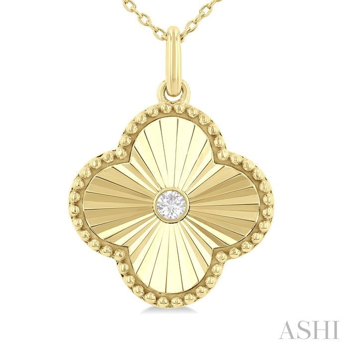 1/20 Ctw Clover Fluted Medallion Round Cut Diamond Pendant With Chain in 10K Yellow Gold