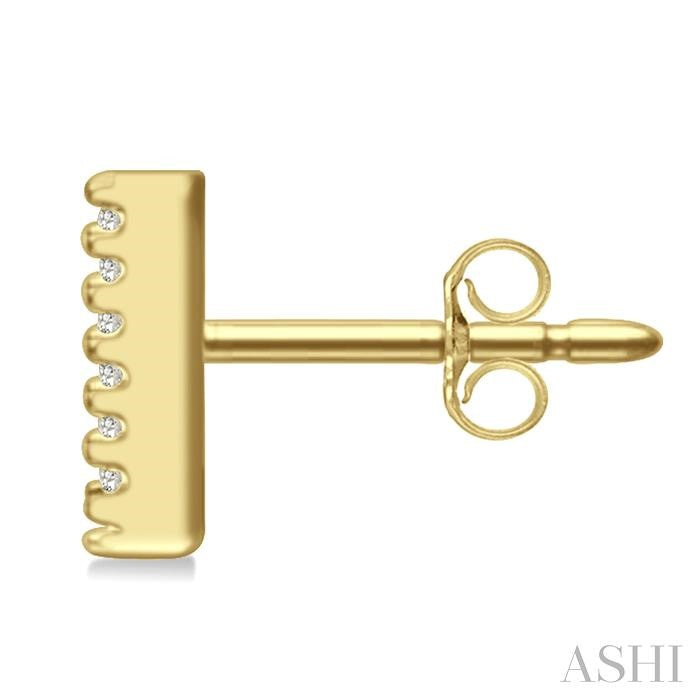 1/10 Ctw Initial 'V' Round Cut Diamond Earrings in 10K Yellow Gold