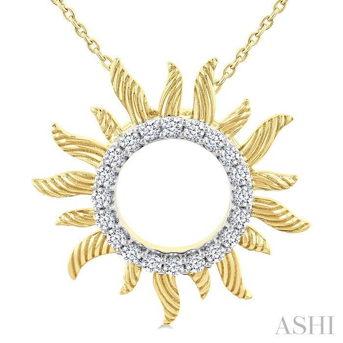 1/4 Ctw Textured Sunburst Round Cut Diamond Fashion Pendant With Chain in 14K Yellow Gold