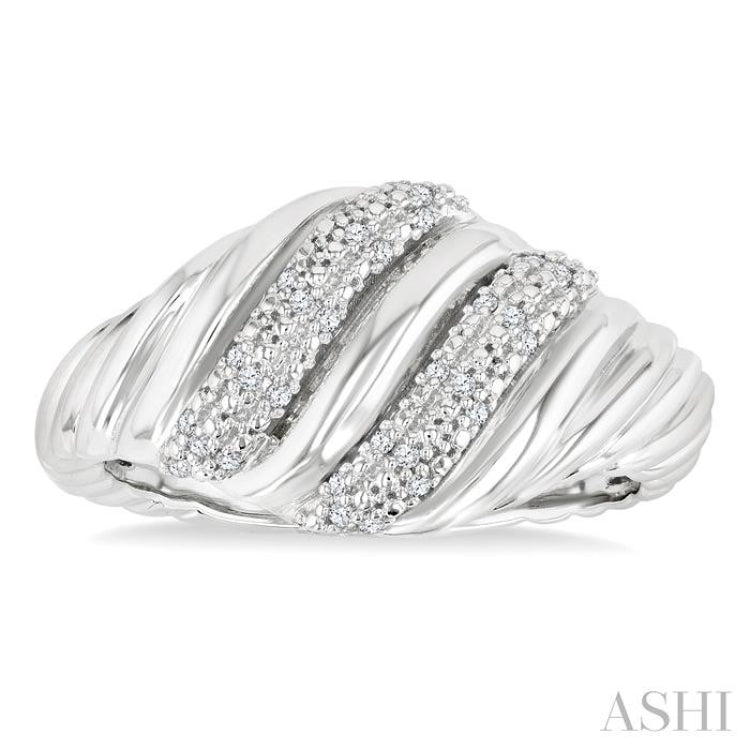 1/10 Ctw Bold Silver Twisted Rib Round Cut Diamond Bold Fashion Band in Sterling Silver