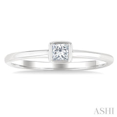 1/6 Ctw Petite Bezel Set Round Cut Diamond Fashion Ring in 10K White Gold