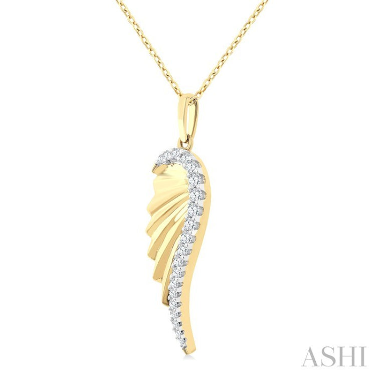 1/5 Ctw Fluted Texture Angel Wing Round Cut Diamond Fashion Pendant With Chain in 10K Yellow Gold