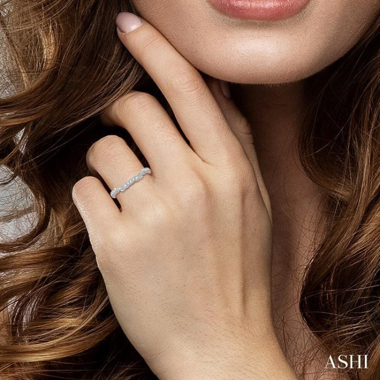 1/6 Ctw Round Cut Diamond Wedding Band in 14K White Gold