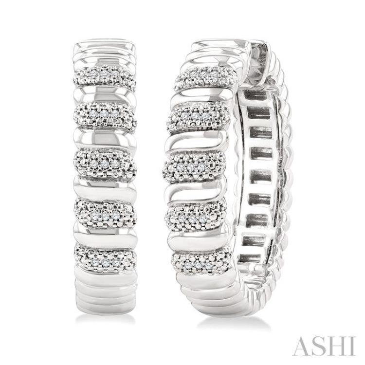 1/10 Ctw Bold Wide Ribbed Round Cut Diamond Fashion Earrings in Sterling Silver