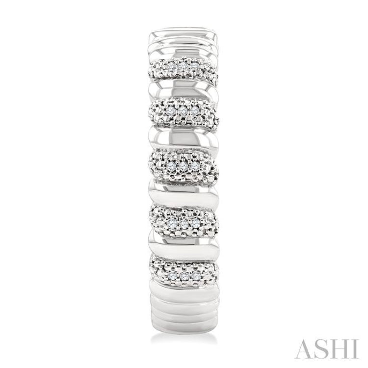 1/10 Ctw Bold Wide Ribbed Round Cut Diamond Fashion Earrings in Sterling Silver