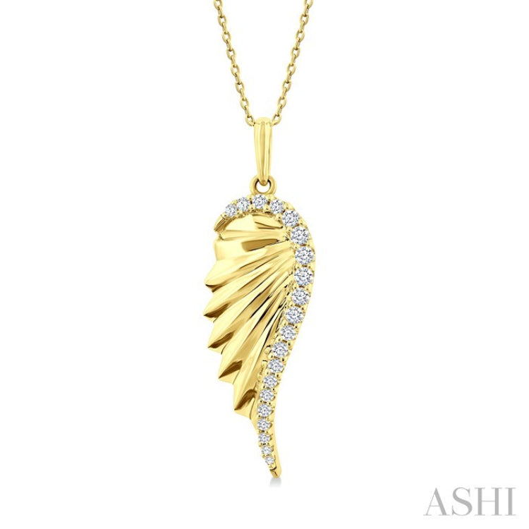 1/5 Ctw Fluted Texture Angel Wing Round Cut Diamond Fashion Pendant With Chain in 14K Yellow Gold