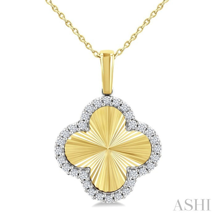 1/4 Ctw Fluted Texture Clover Round Cut Diamond Fashion Pendant With Chain in 14K Yellow and White Gold